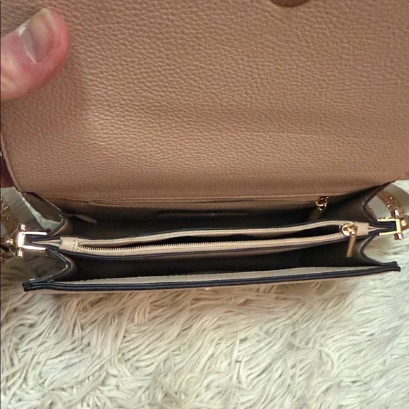 Jen & Co Elegant Beige Crossbody Bag - Picture 4 of 6